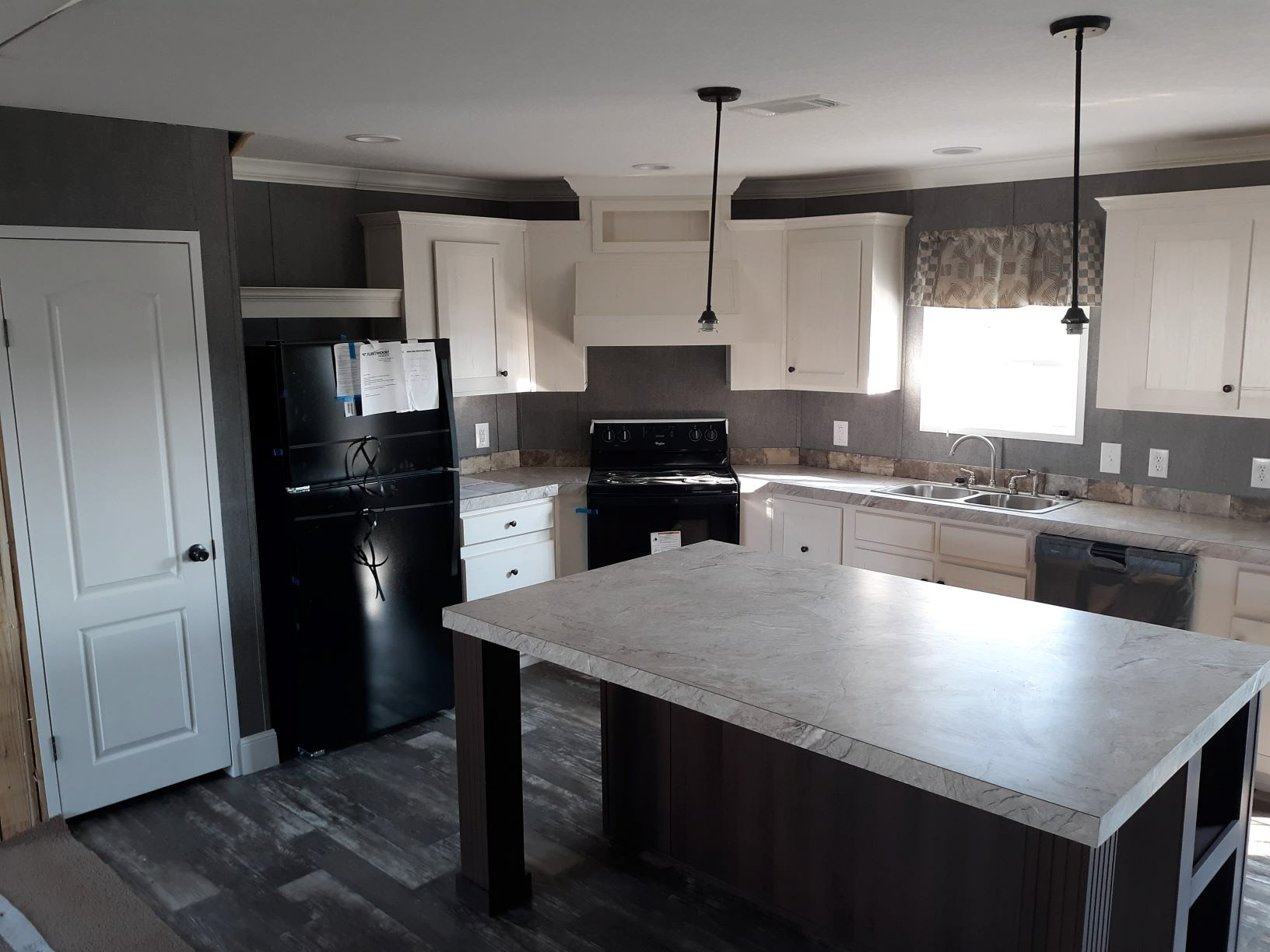 Carriage Manor II 28523C For Sale by Yurezz Home Center of McRae